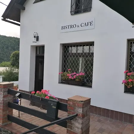 艾吉达宾馆 3* Řež